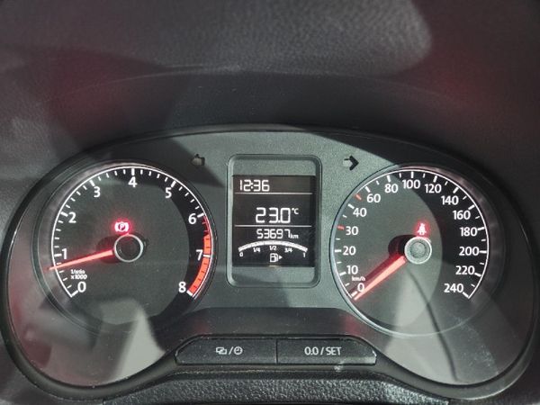 2020-Volkswagen-Polo-Vivo-14-Comfortline-5-dr image:4