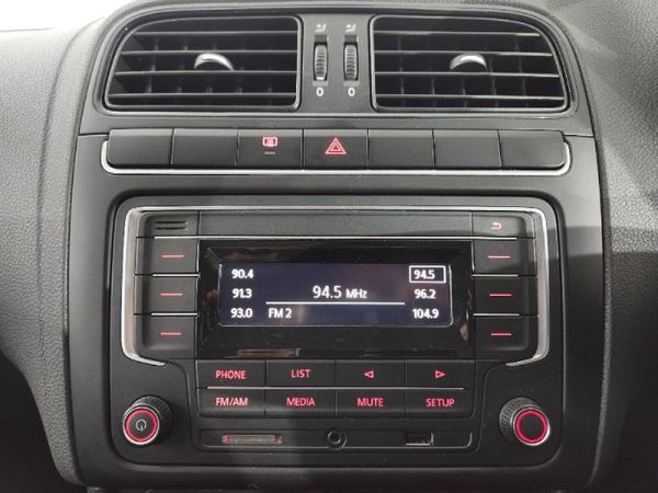 2020-Volkswagen-Polo-Vivo-14-Comfortline-5-dr image:8