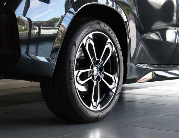 2025-BMW-X1-sDrive18i-M-Sport image:3