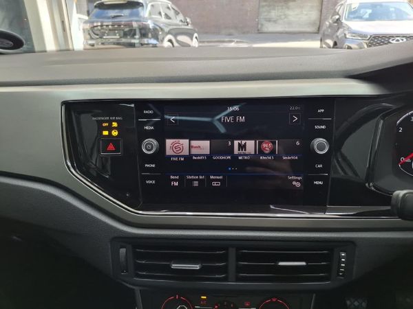 2019-Volkswagen-Polo-10-TSI-Comfortline image:4