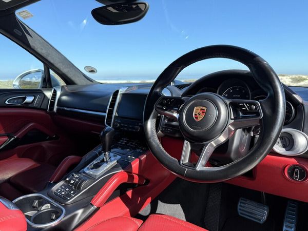 2016-Porsche-Cayenne-GTS-Auto image:9