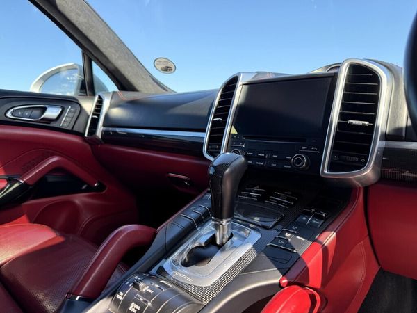 2016-Porsche-Cayenne-GTS-Auto image:10