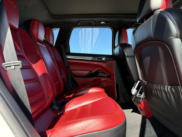 2016-Porsche-Cayenne-GTS-Auto image:11