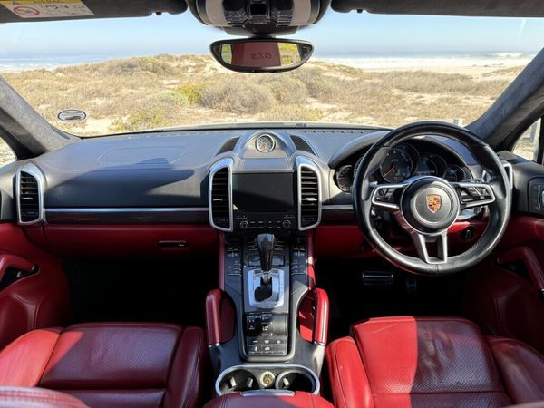 2016-Porsche-Cayenne-GTS-Auto image:12