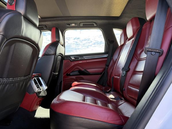 2016-Porsche-Cayenne-GTS-Auto image:13