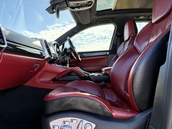 2016-Porsche-Cayenne-GTS-Auto image:14