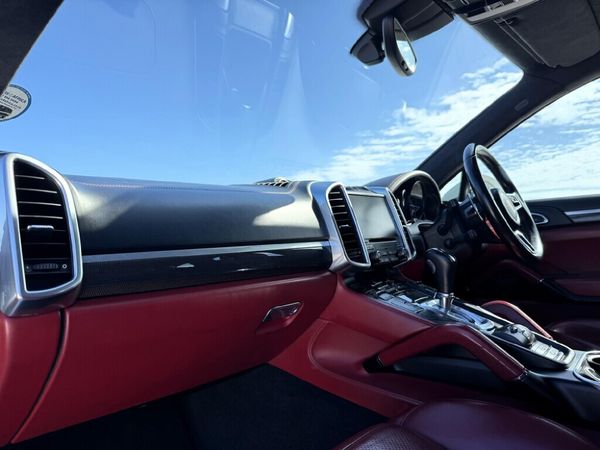 2016-Porsche-Cayenne-GTS-Auto image:15
