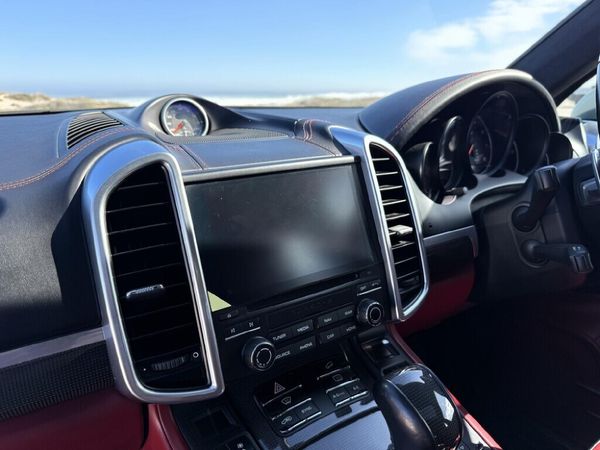 2016-Porsche-Cayenne-GTS-Auto image:16