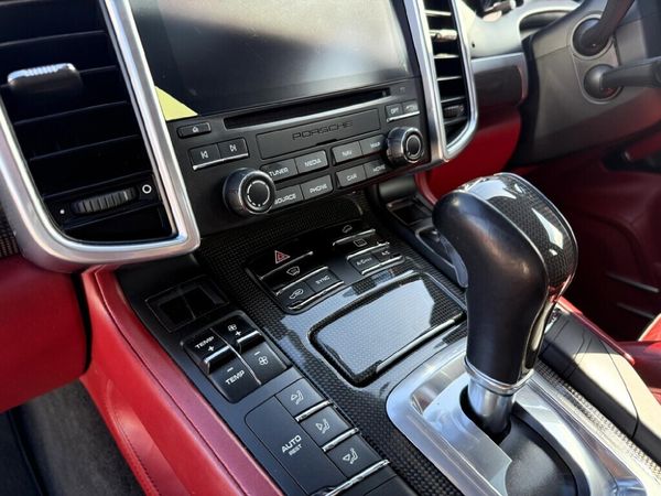 2016-Porsche-Cayenne-GTS-Auto image:17
