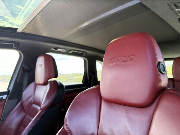 2016-Porsche-Cayenne-GTS-Auto image:18