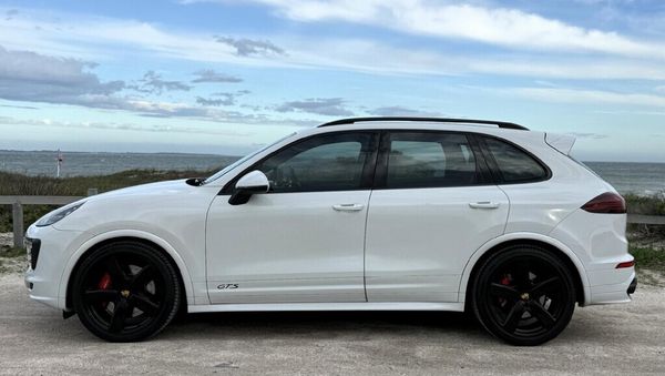 2016-Porsche-Cayenne-GTS-Auto image:3