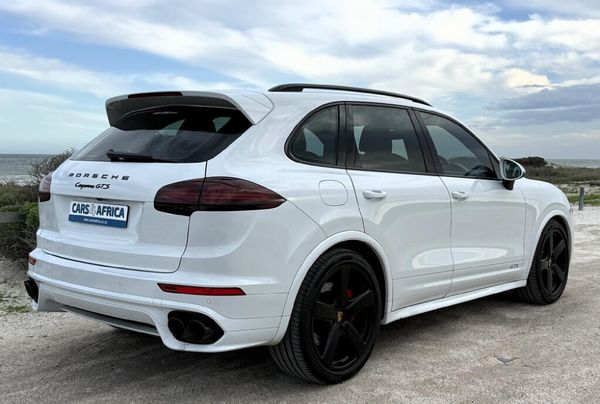 2016-Porsche-Cayenne-GTS-Auto image:6