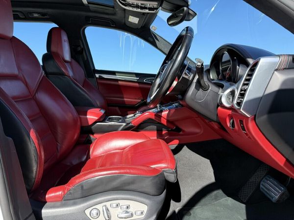 2016-Porsche-Cayenne-GTS-Auto image:8