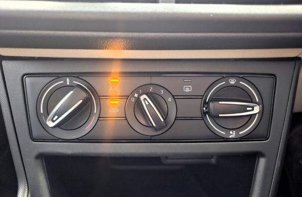 2024-Volkswagen-Polo-16-Classic-Auto image:13