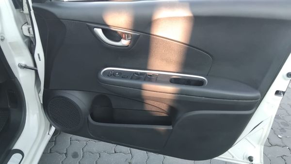 2016-Honda-Brio-12-Comfort-Auto image:3