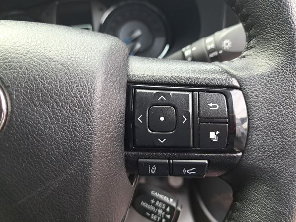 2024-Toyota-Hilux-28-GD-6-RB-Legend-4x4-Double-Cab-Auto-mHev image:9