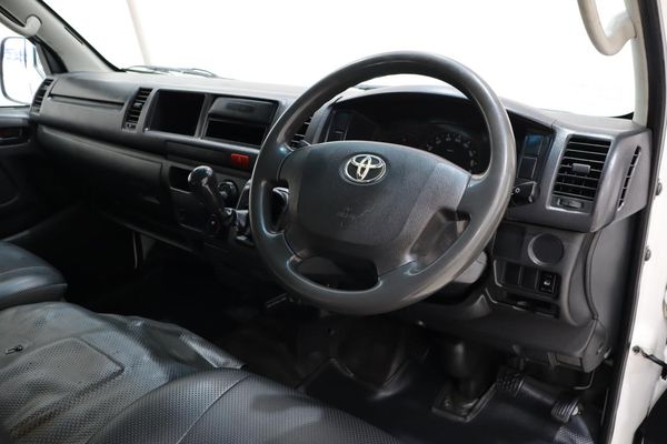 2023-Toyota-Quantum-25-D-4D-Sesfikile-16-seat image:9