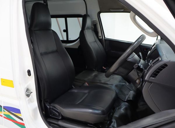 2023-Toyota-Quantum-25-D-4D-Sesfikile-16-seat image:16