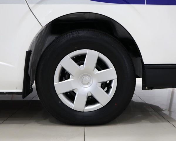 2023-Toyota-Quantum-25-D-4D-Sesfikile-16-seat image:7