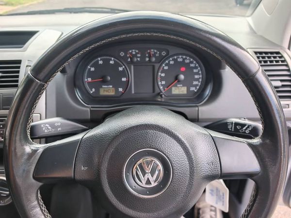 2014-Volkswagen-Polo-Vivo-GP-16-Maxx-5-dr image:9