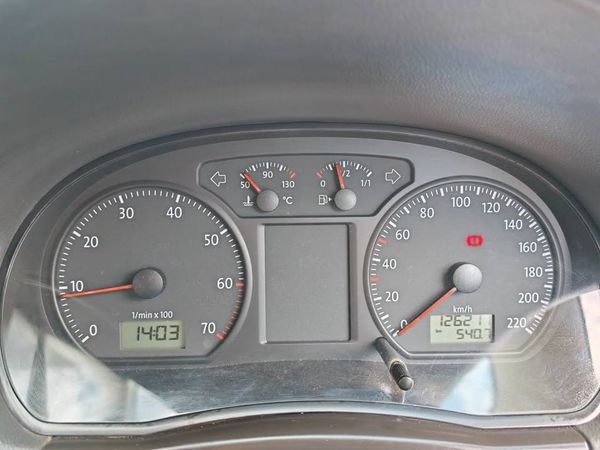 2014-Volkswagen-Polo-Vivo-GP-16-Maxx-5-dr image:10