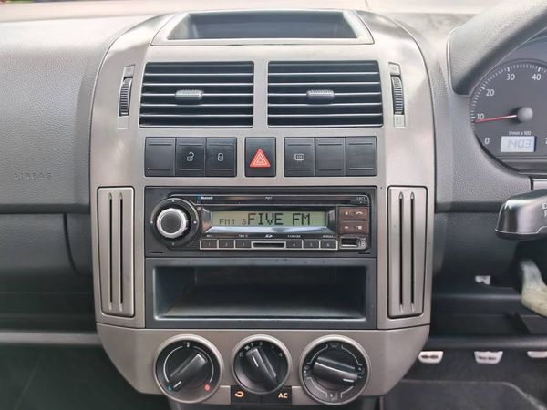 2014-Volkswagen-Polo-Vivo-GP-16-Maxx-5-dr image:7