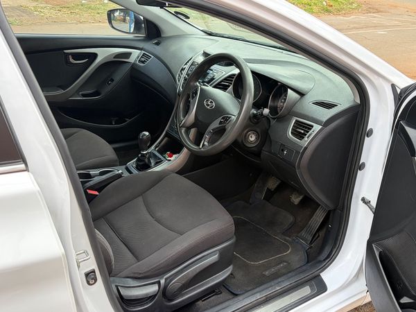 2016-Hyundai-Elantra-16-Premium image:2