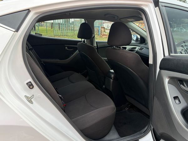 2016-Hyundai-Elantra-16-Premium image:3