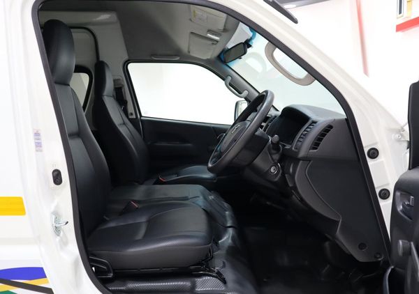 2016-Toyota-Quantum-27-Sesfikile-16-seat image:16