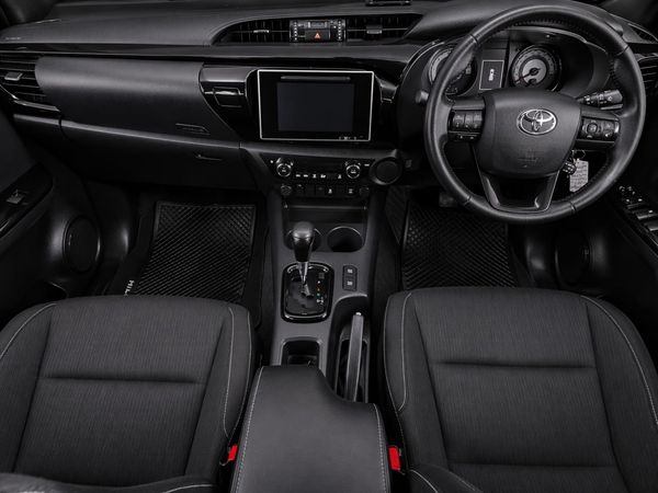 2019-Toyota-Hilux-28-GD-6-Raised-Body-Auto-Raider-Double-Cab image:3