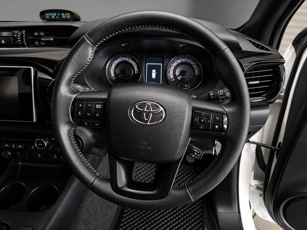 2019-Toyota-Hilux-28-GD-6-Raised-Body-Auto-Raider-Double-Cab image:5
