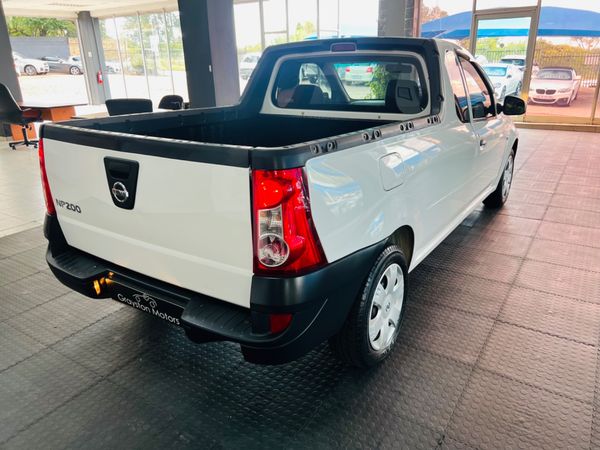 2023-Nissan-NP200-16-AC-Safety-Pack image:7