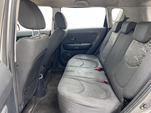2010-Kia-Soul-16-High image:11