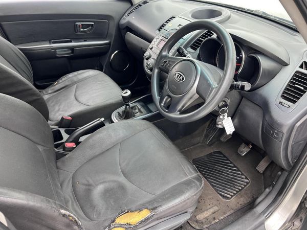2010-Kia-Soul-16-High image:14