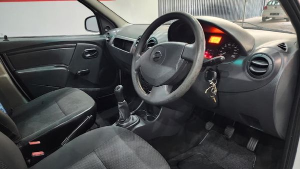 2019-Nissan-NP200-16 image:8