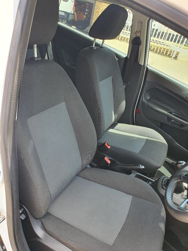 2017-Ford-Fiesta-14-Ambiente-5-dr image:11