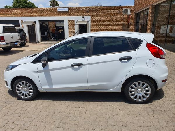 2017-Ford-Fiesta-14-Ambiente-5-dr image:3