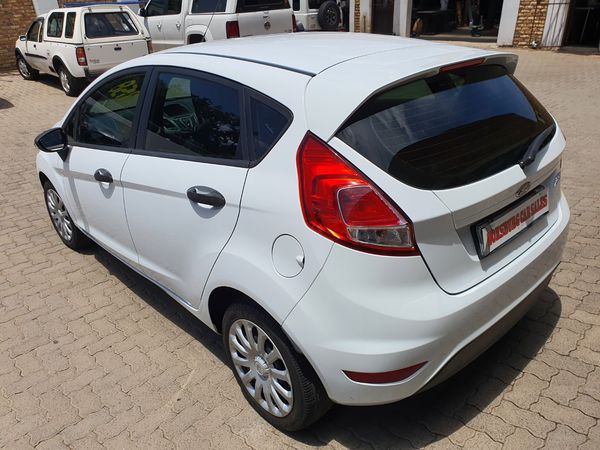 2017-Ford-Fiesta-14-Ambiente-5-dr image:5