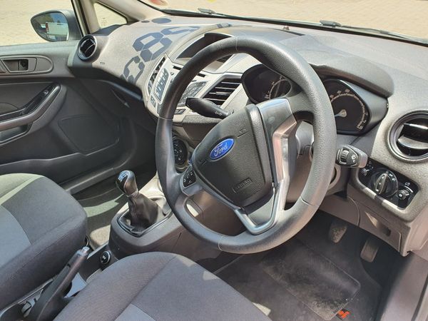 2017-Ford-Fiesta-14-Ambiente-5-dr image:8
