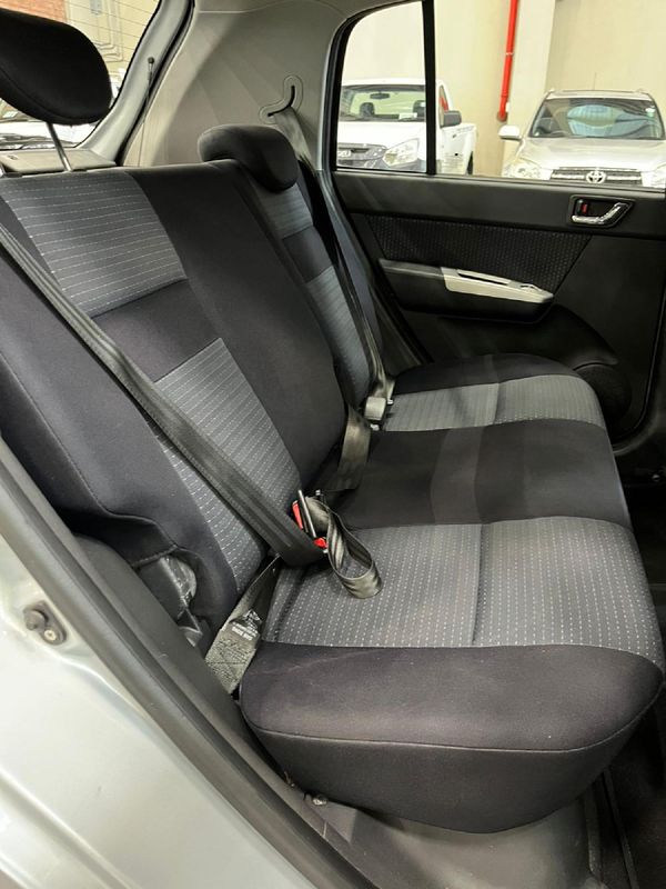 2010-Hyundai-Getz-14 image:11