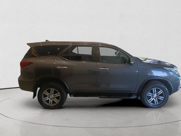 2023-Toyota-Fortuner-24-GD-6-Raised-Body-Auto image:2