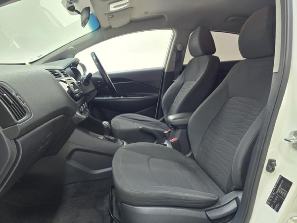 2017-Kia-Rio-14-Sedan-Auto image:14