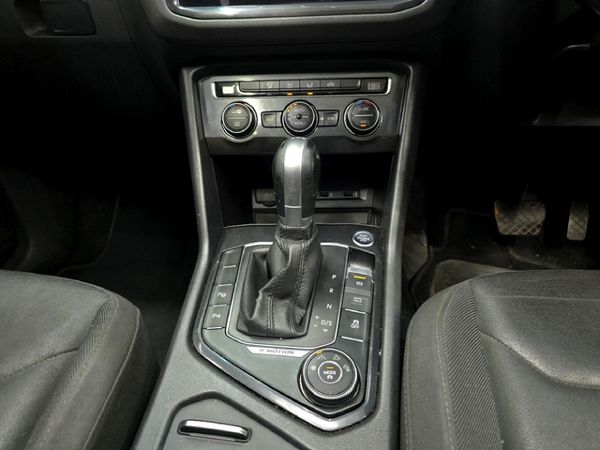 2017-Volkswagen-Tiguan-20-TDI-Highline-4Motion-Auto image:11