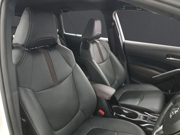 2025-Toyota-Corolla-Cross-18-XS image:9