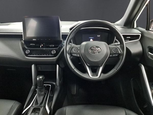 2025-Toyota-Corolla-Cross-18-XS image:10