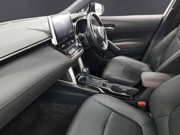 2025-Toyota-Corolla-Cross-18-XS image:14