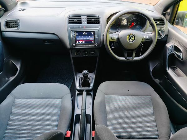 2022-Volkswagen-Polo-Vivo-14-Comfortline-5-dr image:3