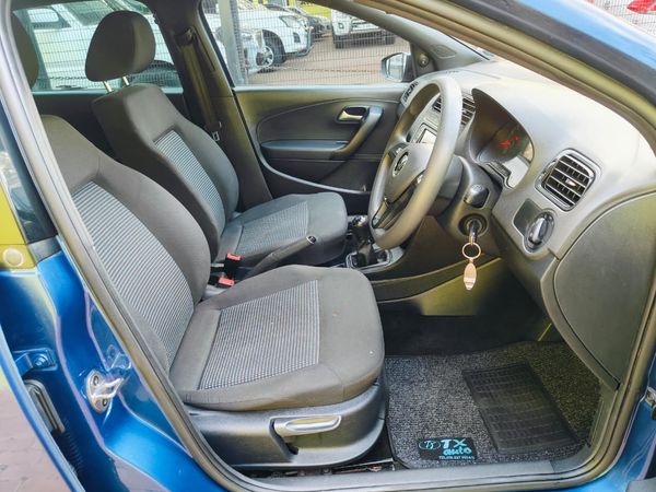 2022-Volkswagen-Polo-Vivo-14-Comfortline-5-dr image:4