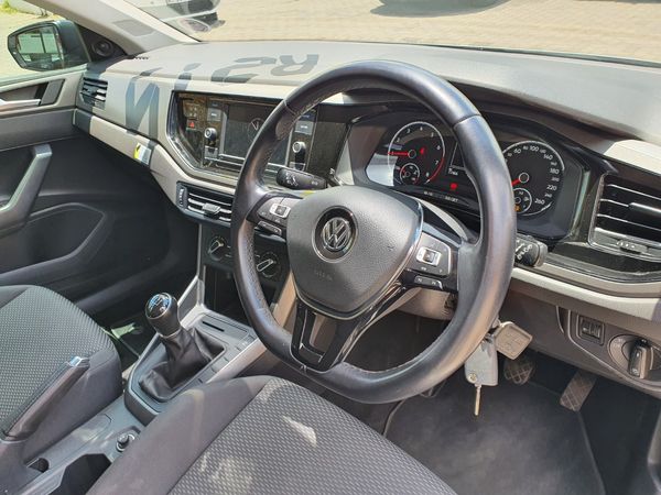 2019-Volkswagen-Polo-10-TSI-Trendline image:9