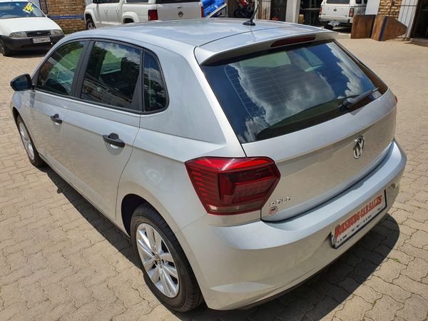 2019-Volkswagen-Polo-10-TSI-Trendline image:1